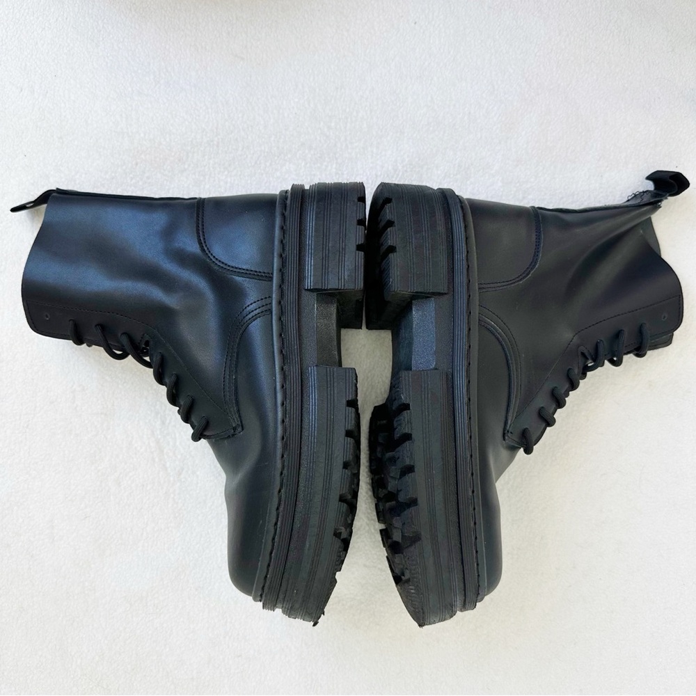 Forever 21 Women’s Black Faux Leather Lug Platform Combat Granny Boots, size 8 - Picture 8 of 16